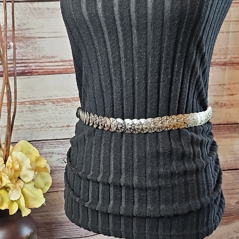 SILVER FLORAL DISC STRETCH BELT